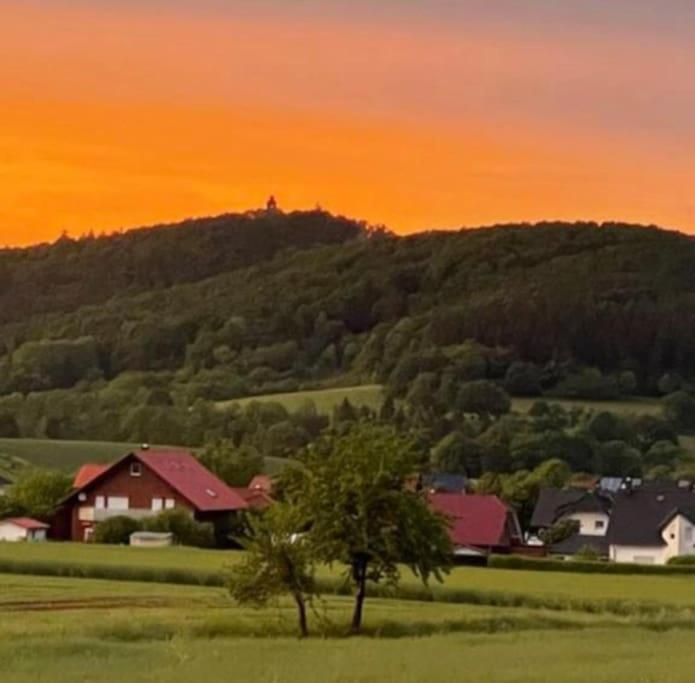 Ferienwohnung Leuchtbergblick Mit Terrasse Und Pkw Stellplatz Eschwege Exteriör bild