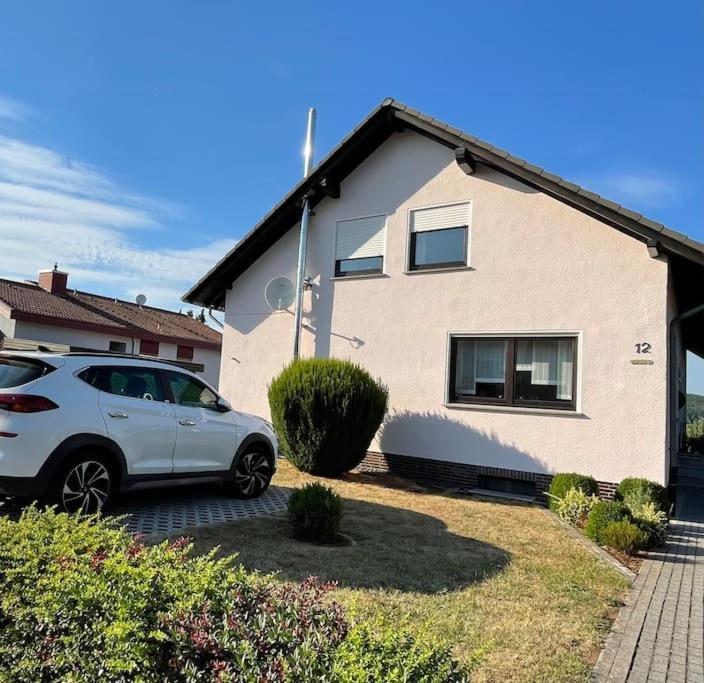 Ferienwohnung Leuchtbergblick Mit Terrasse Und Pkw Stellplatz Eschwege Exteriör bild