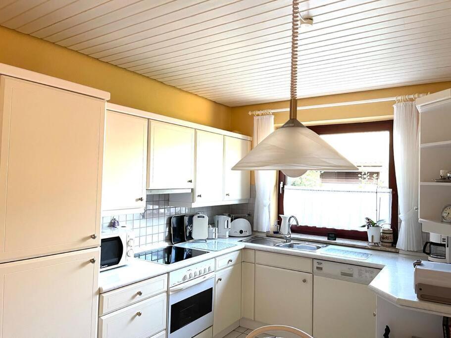 Ferienwohnung Leuchtbergblick Mit Terrasse Und Pkw Stellplatz Eschwege Exteriör bild