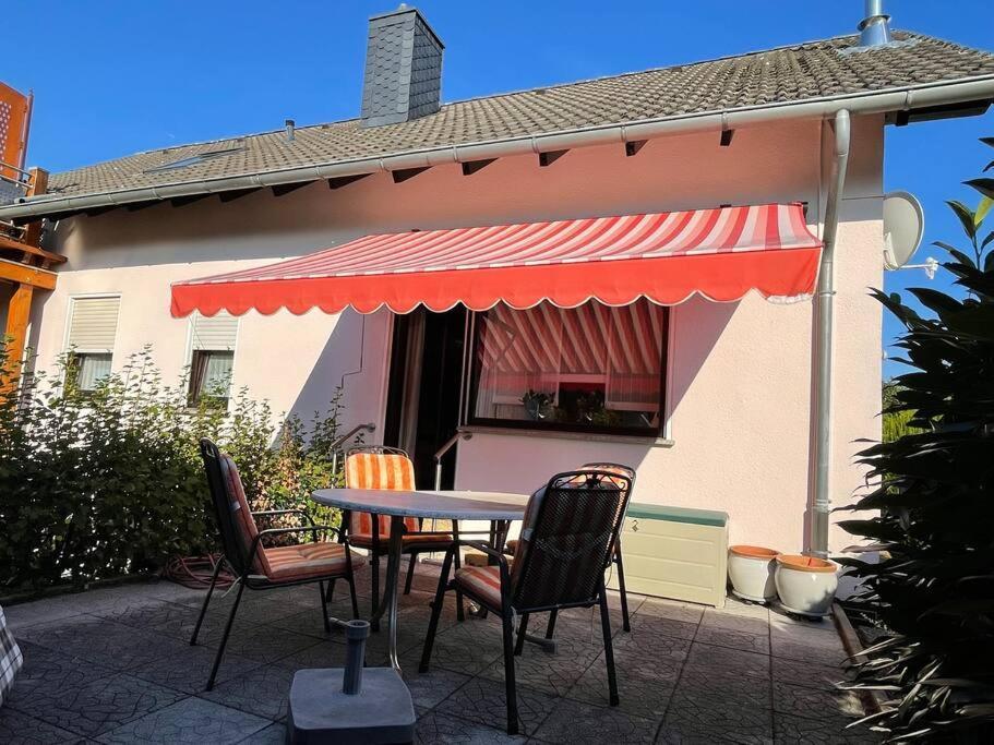 Ferienwohnung Leuchtbergblick Mit Terrasse Und Pkw Stellplatz Eschwege Exteriör bild