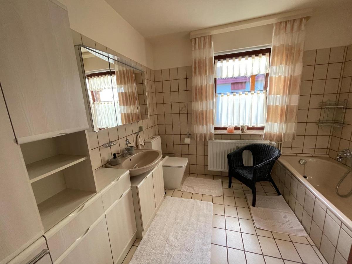 Ferienwohnung Leuchtbergblick Mit Terrasse Und Pkw Stellplatz Eschwege Exteriör bild
